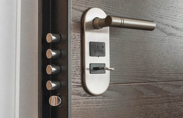 How To Pick A Door Lock Without Tools? Ways You Should Know
